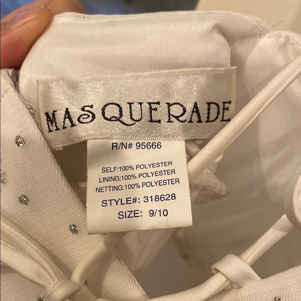 Elegant White Wedding Dress with Intricate Embroidery - Picture 12 of 14